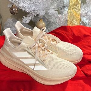Adidas Women's Cream Sneakers